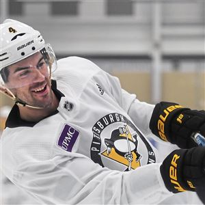 Photo Story] Penguins and Flyers debut new practice jerseys, enjoy practice  in fresh air at Lincoln Financial Field - PensBurgh