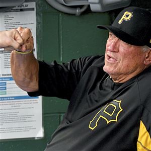 Five years after 'Re-sign Russ,' Russell Martin takes the field at PNC Park