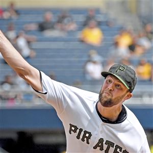 Five years after 'Re-sign Russ,' Russell Martin takes the field at PNC Park