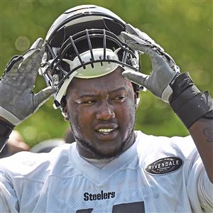 Steelers Maurkice Pouncey wears name of slain police officer on helmet