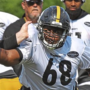 Pittsburgh Steelers quarterback Devlin Hodges (6) during an NFL football  training camp practice in Latrobe, Pa., Sunday, July 28, 2019. (AP  Photo/Keith Srakocic Stock Photo - Alamy