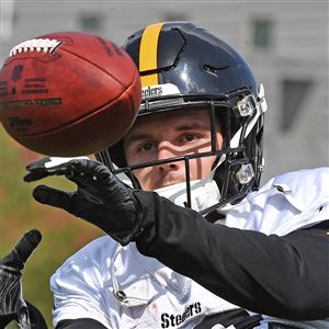 Steelers fortify QB room, bring back longtime backup Mason Rudolph