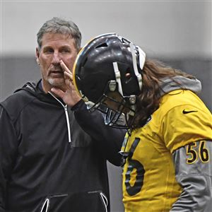 Steelers QB Ben Roethlisberger throws to teammates, trims beard