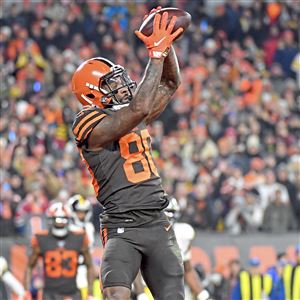 Browns end Steelers' four-game winning streak on surreal night in