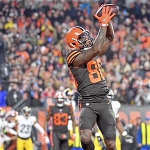 Pittsbugh, United States. 11th Jan, 2021. Cleveland Browns defensive end  Myles Garrett (95) chases Pittsburgh Steelers tight end Eric Ebron (85) out  of bounds during the third quarter of the 48 