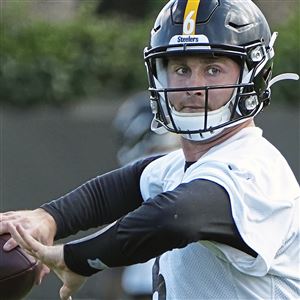 Former Steelers QB Devlin 'Duck' Hodges announces retirement