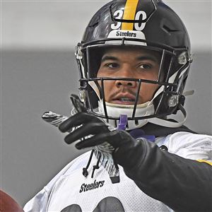 Steelers' James Conner gives military veteran Super Bowl tickets