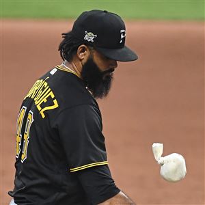 KeBryan Hayes on Twitter: Some umpires really don't care : r/buccos