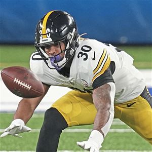 Pittsburgh Steelers' Alejandro Villanueva replaces Antwon Rose Jr.'s name  on his helmet with the name of a slain veteran