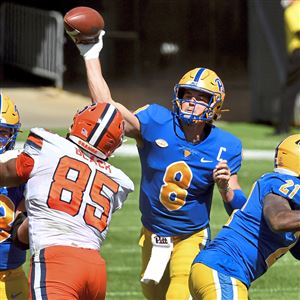 Kenny Pickett #QB11 of the Pittsburgh Panthers runs the 40 yard