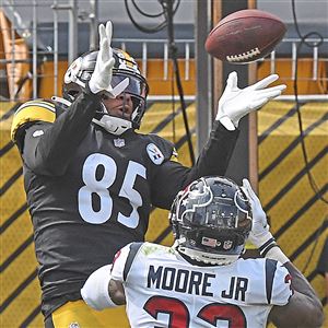 Alex Highsmith mic'd up during OTAs 