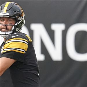 Alejandro Villanueva's helmet change approved by Mike Tomlin