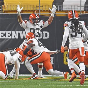 Early mistakes bury Steelers' playoff hopes in loss to Browns