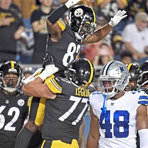 Pittsburgh Steelers inside linebacker Joe Schobert (93) reacts on defense  during an NFL football game, Sunday, Oct. 17, 2021 in Pittsburgh. (AP  Photo/Matt Durisko Stock Photo - Alamy