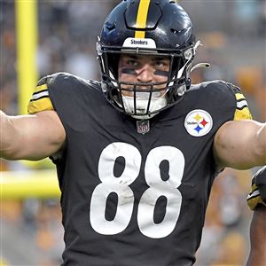 Pittsburgh Steelers fullback Derek Watt (44) practices before an NFL  football game against the Green Bay Packers Sunday, Oct 3. 2021, in Green  Bay, Wis. (AP Photo/Jeffrey Phelps Stock Photo - Alamy