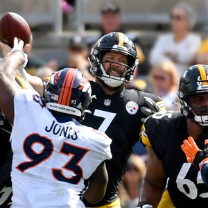 JuJu Smith-Schuster leaves Steelers-Broncos game with injury