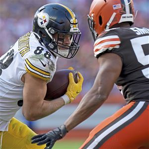 Myles Garrett: Browns DE swings helmet at Mason Rudolph, sparks brawl