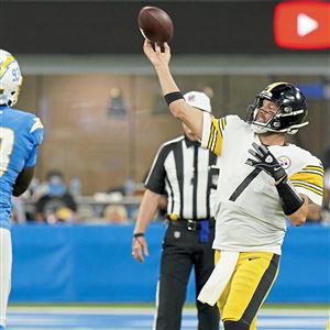 Column: Friskier Justin Herbert gives Chargers a shot in QB-rich