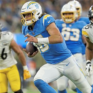 November 21, 2021 Pittsburgh Steelers quarterback Ben Roethlisberger (7)  throws a pass during the NFL game between the Los Angeles Chargers and the  Pittsburgh Steelers at SoFi Stadium in Inglewood, California. Charles