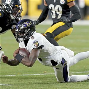 Pittsburgh Steelers safety Terrell Edmunds (34) lines up during the second  half of an NFL football game against the Atlanta Falcons, Sunday, Dec. 4,  2022, in Atlanta. The Pittsburgh Steelers won 19-16. (