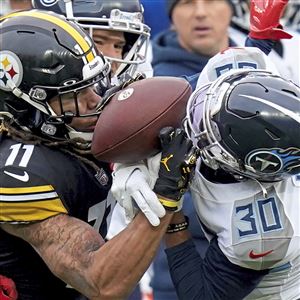 5 Jan 2003: Lee Flowers of the Pittsburgh Steelers makes a tackle during  the Steelers 36-33 victory over the Cleveland Browns in the Wildcard  Playoff game at Heinz Field in Pittsburgh, PA. (