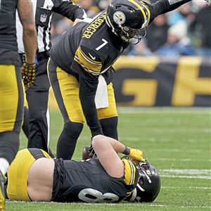 In Heinz Field return, Bud Dupree rallies Titans while standing on Steelers  logo