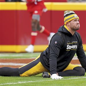 KANSAS CITY, MO - DECEMBER 26: Pittsburgh Steelers punter Corliss Waitman  (10) before an NFL game between the Pittsburgh Steelers and Kansas City  Chiefs on Dec 26, 2021 at GEHA Field at