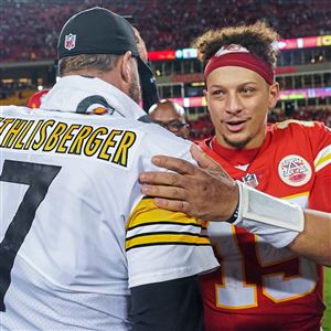 Chiefs' Patrick Mahomes asks Steelers' Ben Roethlisberger for a jersey