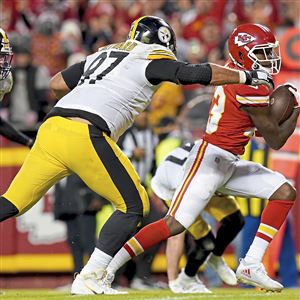 KANSAS CITY, MO - DECEMBER 26: Pittsburgh Steelers punter Corliss Waitman  (10) before an NFL game between the Pittsburgh Steelers and Kansas City  Chiefs on Dec 26, 2021 at GEHA Field at