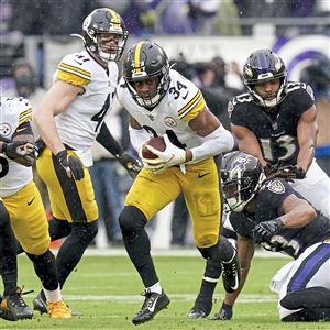 Steelers' Kenny Pickett enters concussion protocol, ruled out for rest of  Ravens game