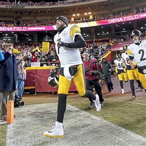 KANSAS CITY, MO - JANUARY 16: Pittsburgh Steelers wide receiver JuJu  Smith-Schuster (19) before an AFC wild card playoff game between the  Pittsburgh Steelers and Kansas City Chiefs on Jan 16, 2022