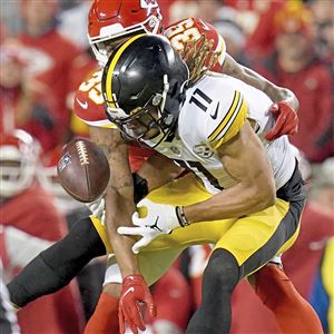 Steelers' T.J. Watt stuns Chiefs with scoop-and-score touchdown
