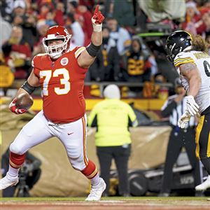 Steelers' T.J. Watt stuns Chiefs with scoop-and-score touchdown