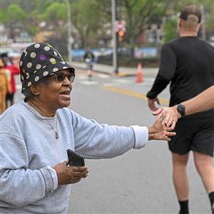 Woman Runs Pittsburgh Marathon Dressed As Pierogi To Break World Record -  CBS Pittsburgh