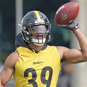 How a grandmother found herself playing pickleball with Steelers T.J. Watt,  Minkah Fitzpatrick and Alex Highsmith