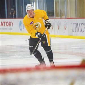 Penguins re-sign forward Rickard Rakell to 6-year extension