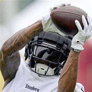 Pittsburgh Steelers tight end Connor Heyward (83) performs drills during an  NFL football practice at rookie minicamp, Friday, May 13, 2022, in  Pittsburgh. (AP Photo/Keith Srakocic Stock Photo - Alamy