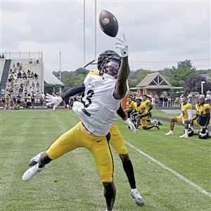 Pittsburgh Steelers wide receiver Diontae Johnson (18) in action against  Philadelphia Eagles during an NFL football game, Sunday, Oct. 30, 2022, in  Philadelphia. (AP Photo/Rich Schultz Stock Photo - Alamy