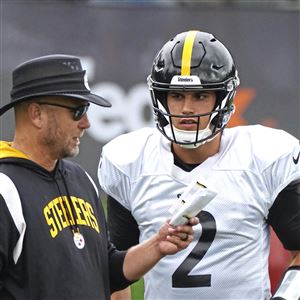 Pittsburgh Steelers linebacker Buddy Johnson (45) warms up before a  preseason NFL football game, Sunday, Aug. 28, 2022, in Pittsburgh, PA. (AP  Photo/Matt Durisko Stock Photo - Alamy