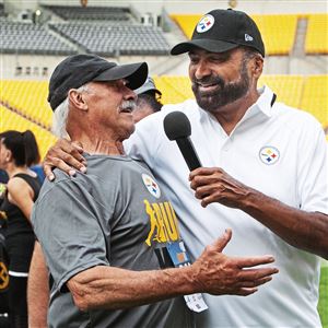 Watch Pittsburgh Steelers' jersey-retirement ceremony for Pro Football Hall  of Famer Franco Harris at halftime of Holiday Classic