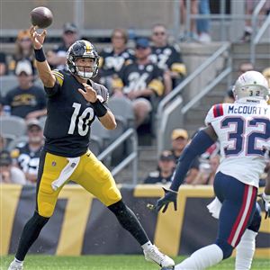 I just dropped it:' Against his former team, Steelers' Gunner Olszewski's  error swung the game in the Patriots' favor - The Boston Globe