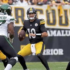 Steelers tab Kenny Pickett to start second half, bench struggling Mitch  Trubisky - On3