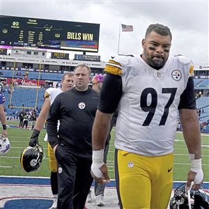 Steelers-Bills fight: Kenny Pickett takes hit to helmet on slide, James  Daniels defends QB on Bills sideline 