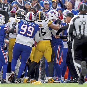 Emotions boil over in frustrated Steelers locker room following 35-point  loss to Buffalo