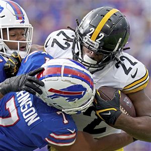 Pittsburgh Steelers linebacker Myles Jack (51) jogs to the locker