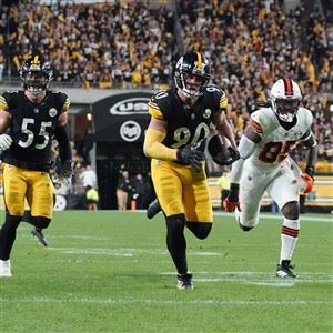 Pittsburgh, Pennsylvania, USA. 24th Dec, 2022. December 24th, 2022  Pittsburgh Steelers safety Minkah Fitzpatrick (39) entrance during  Pittsburgh Steelers vs Las Vegas Raiders in Pittsburgh, PA. Jake  Mysliwczyk/BMR (Credit Image: © Jake