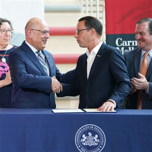 Carnegie Mellon University President Farnam Jahanian shakes hands with Governor Josh Shapiro following the signing of an executive order governing generative artificial intelligence at a press conference during a visit to the university Wednesday, Sept. 20, 2023.  (Sebastian Foltz/Post-Gazette)  Story Slug: GOVAI0920  #SafeAI  20230920SFSafeAI  