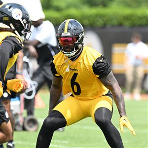 Patrick Queen runs a coverage drill at Steelers OTA practice at the UPMC Rooney Sports Complex on the South Side on Wednesday, May 22, 2024.