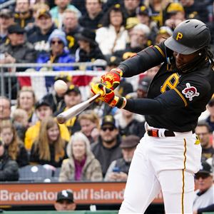 Reynolds Leads Pirates' Charge in 13-9 Home Opener Win Over White Sox