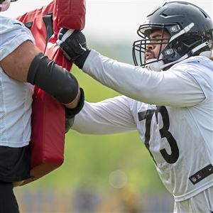 Even with 1st-round pick waiting in wings, Steelers LT Dan Moore not  stressing about succession plan